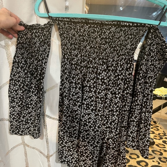 Black dress with white daisies - Picture 7 of 8